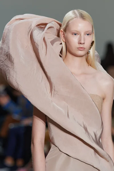 Look 17